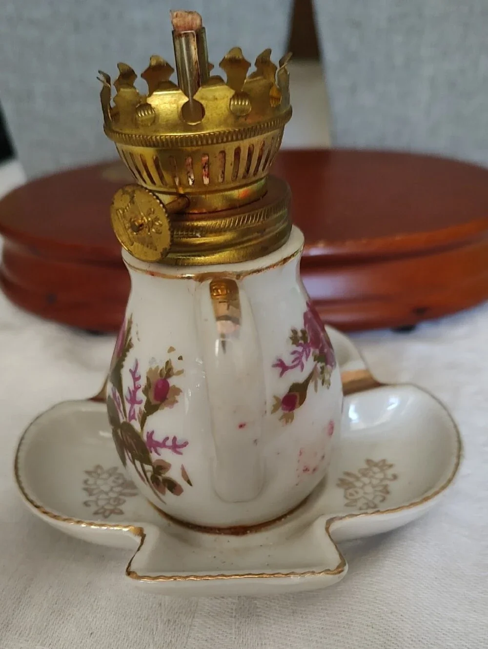Vintage Floral Ceramic Oil Lamp with Frosted Glass Shade - White and Gold